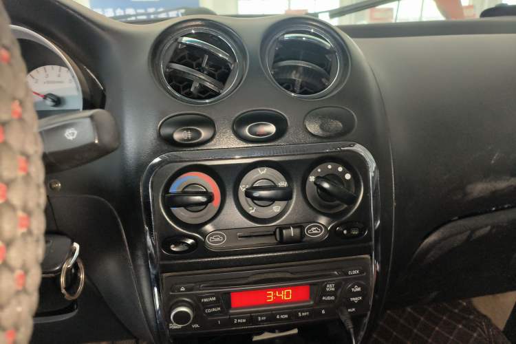 Used Baojun Lechi 2012 Revised Version 1.2L Manual Sporty Edition Dynamic Type Audio And AC Panel