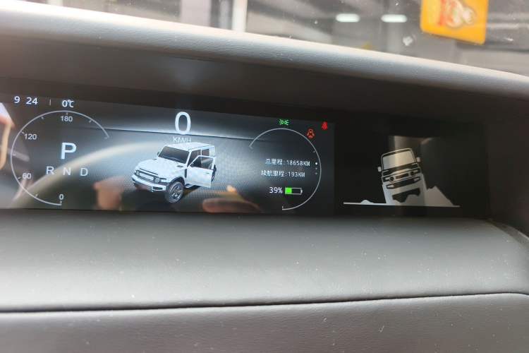 Used iCAR V23 2025 501 Four-Wheel Drive Intelligent Driving Version Odometer Close Up