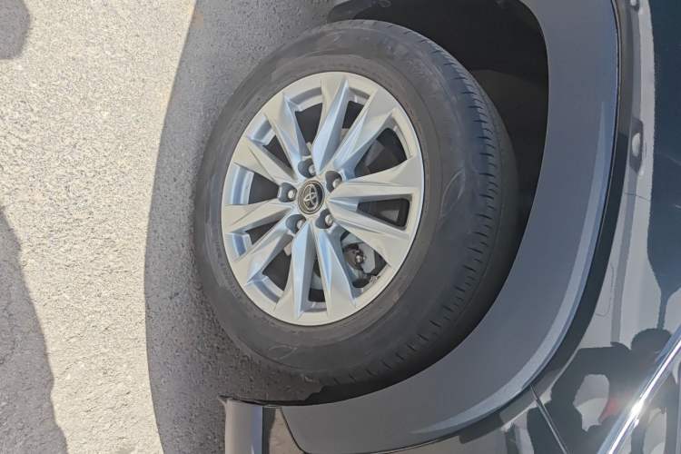 Used Toyota Corolla Cross 2023 2.0L Pioneer Edition Right Front Wheel Hub