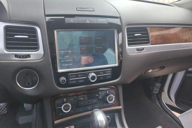 Used Volkswagen Touareg 2011 3.0 TSI High-End Version Audio And AC Panel