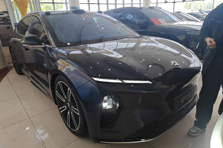 Used Nio ET9 2025 100kWh First-Edition Limited Edition Front Right 45 Deg