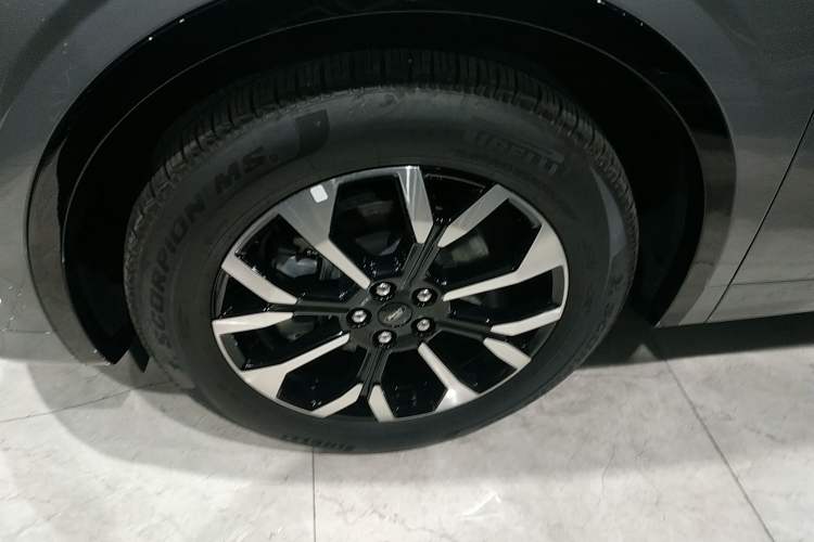 Used Ford Edge 2025 Ford Explorer L 2.0T EcoBoost E-Hybrid Four-Wheel-Drive 7-Seater Supreme Model
