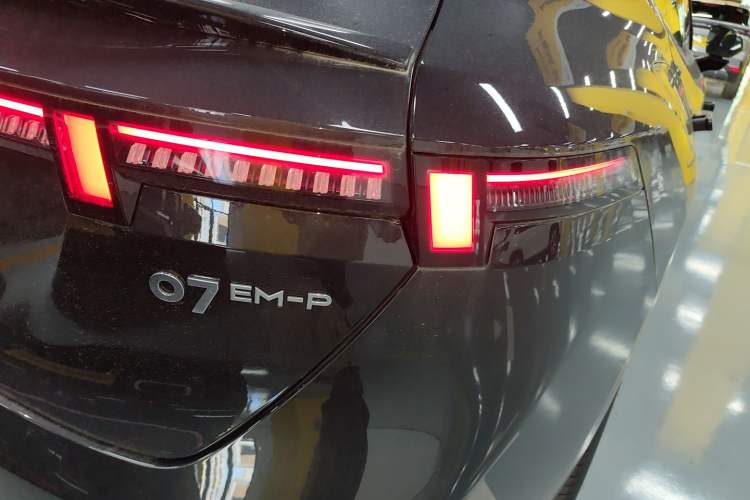 Used Lynk & Co 07 2024 EM-P 126 Long-Range Halo Exterior 3