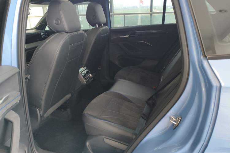 Used Volkswagen Tiguan L 2024 PRO 380TSI Four-Wheel Drive R-Line Smart Edition Left Rear Seat