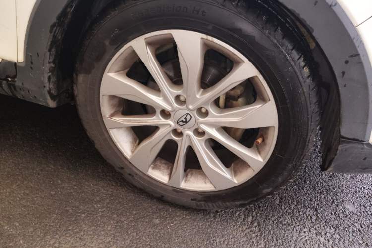 Used Cowin V3 2016 1.5L Manual SmartConnect II Navigation Version Right Front Wheel Hub