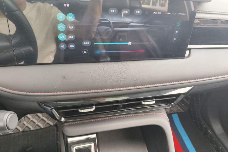 Used Roewe i5 2023 1.5L CVT Luxury Edition Audio And AC Panel