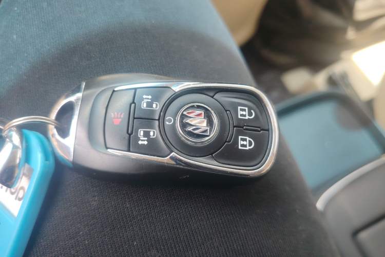 Used Buick GL8 2022 ES Landtrek 653T Luxury Edition