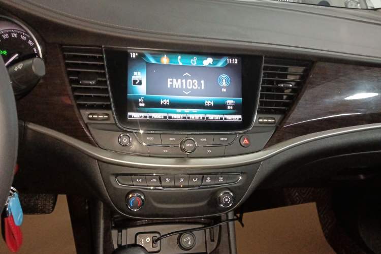 Used Buick Verano 2018 Sedan 20T Dual-Clutch Leading Model Audio And AC Panel