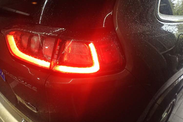 Used Jeep Cherokee 2019 2.0T All-Wheel Drive Versatile Edition China V Right Rear Taillight