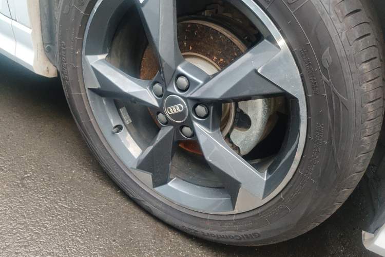 Used Audi Q3 2020 35 TFSI Fashion Dynamic Model Right Front Wheel Hub