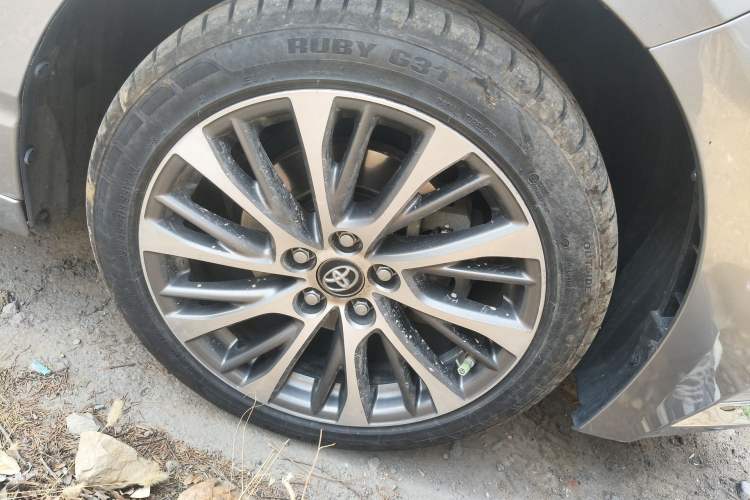 Used Toyota Avalon 2019 Dual-Engine 2.5L Luxury Edition China VI Standard
