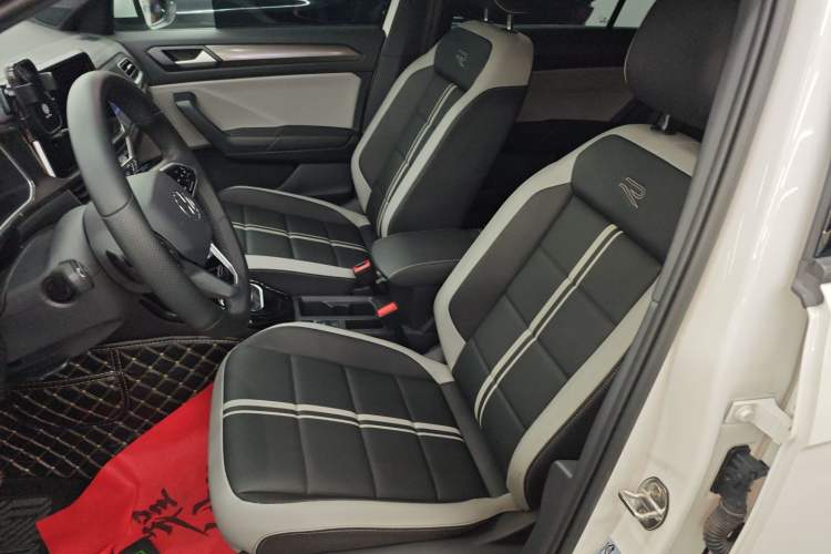 Used Volkswagen T-ROC 2023 300TSI DSG Two-Wheel-Drive Chen Guang Edition Left Front Seat