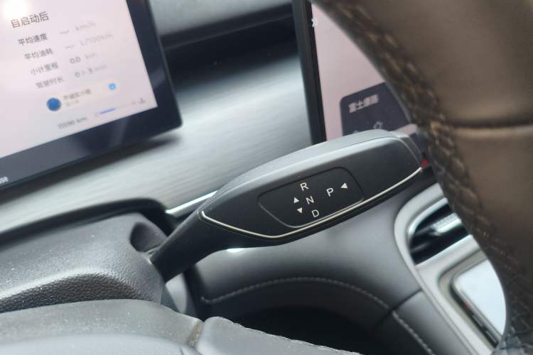 Used Chery Tiggo 8 PLUS 2025 290TGDI DCT Luxury 5-Seater Gear Lever