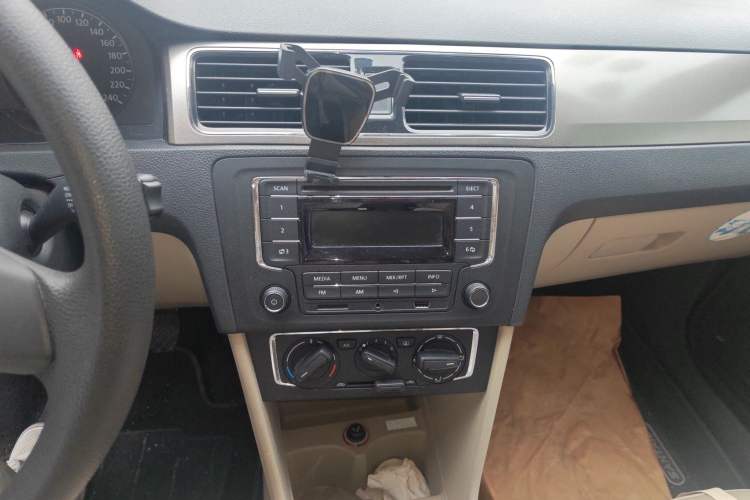 Used Volkswagen Santana 2013 1.6L Manual Comfort Edition