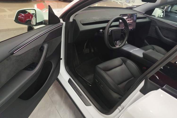 Used Tesla Model Y 2025 Long-Range All-Wheel Drive First Edition