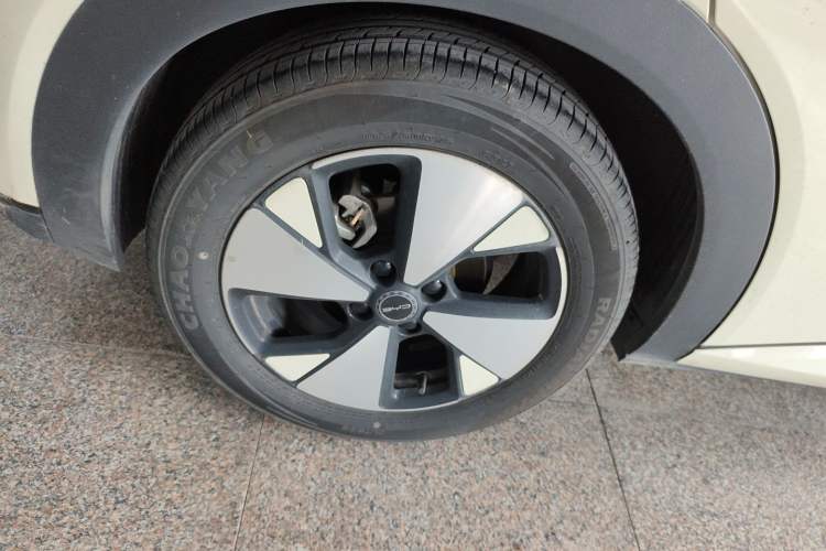 Used BYD Dolphin 2023 420 km Fashion Edition Right Rear Wheel Hub