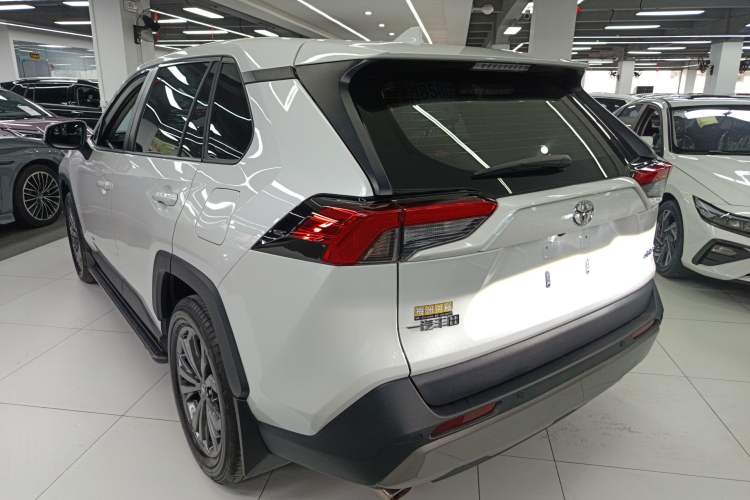 Used Toyota RAV4 2024 2.0L CVT Two-Wheel Drive Fashion Edition Rear Left 45 Deg