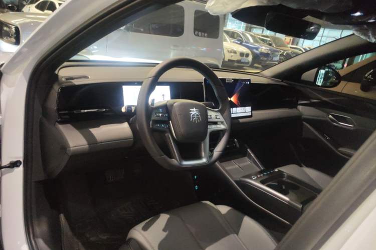 Used BYD Qin L 2025 EV 470KM Leading Edition Center Console