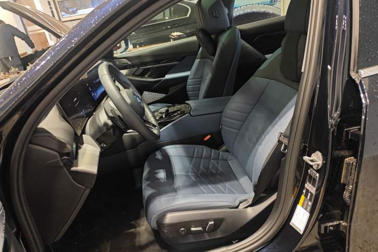 Used BMW i5 2024 eDrive 35L Luxury Model with M Sport Package
