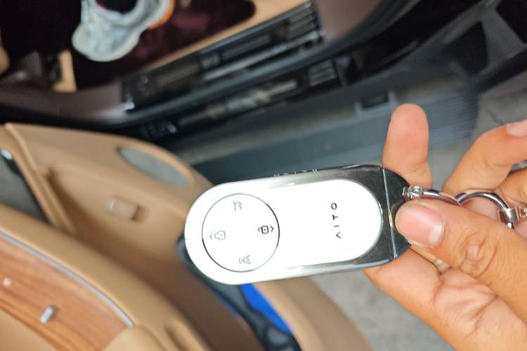 Used Hima AITO M8 2025 Extended-Range Ultra Version 53.4 kWh 5-Seater Edition
