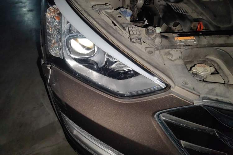 Used Hyundai Santa Fe 2013 2.4L Automatic Two-Wheel Drive Smart Version
