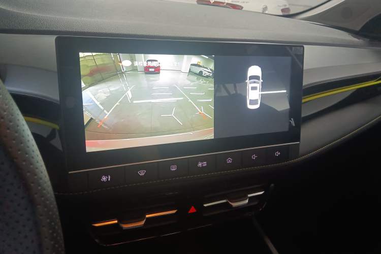 Used Roewe i5 2021 1.5L CVT Platinum Edition Audio And AC Panel