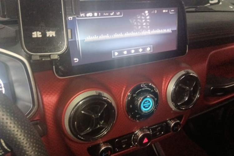 Used BAIC Off-Road BJ40 2019 2.3T Automatic Four-Wheel Drive Urban Hunter Edition Premium Model China VI Emission Standard
