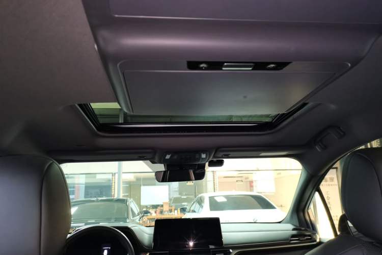 Used Toyota Granvia 2022 2.5L Hybrid Prestige Edition
