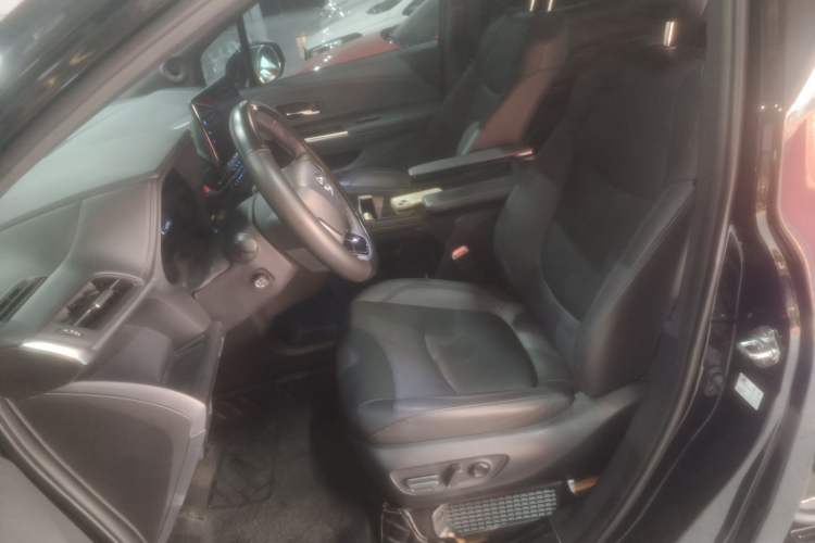 Used Toyota Granvia 2022 2.5L Hybrid Flagship Edition