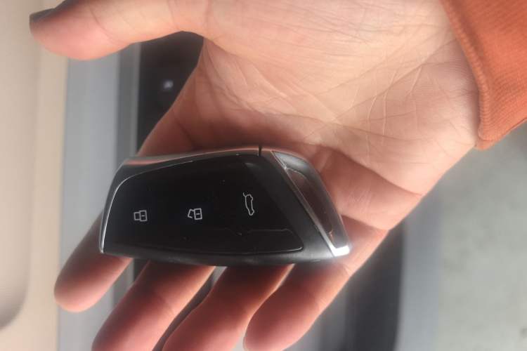 Used SAIC MAXUS Dana V1 2025 Low-Roof Multi-Function Version 42 kWh Interior 1