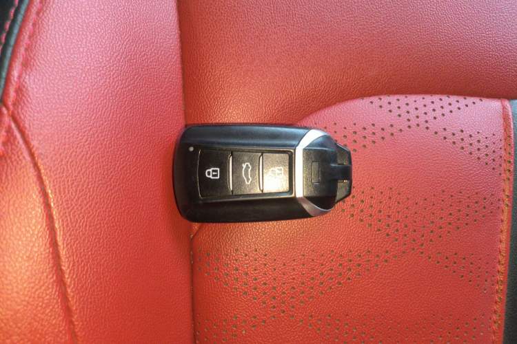 Used Dongfeng Aeolus Yixuan 2022 230T Automatic Adaptive-Beam Knight Edition
