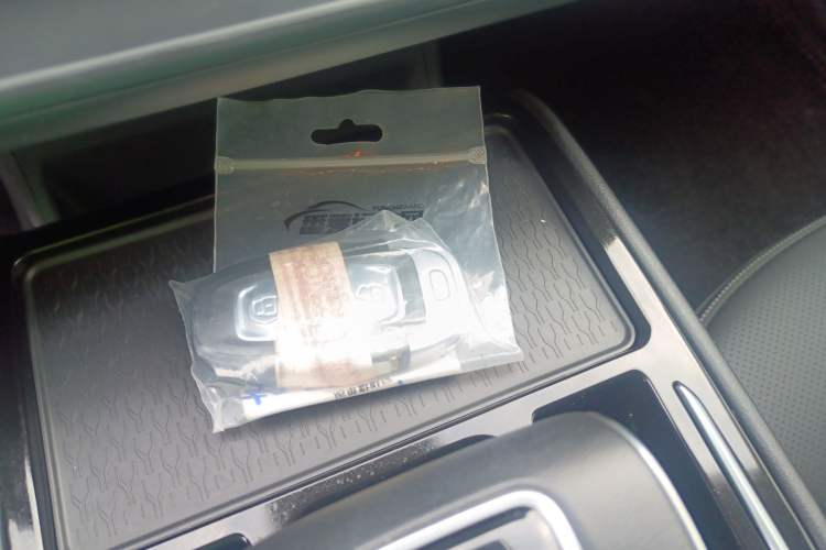 Used Hongqi E-QM5 2021 Online Booking Charging Basic Edition 5 Seats
