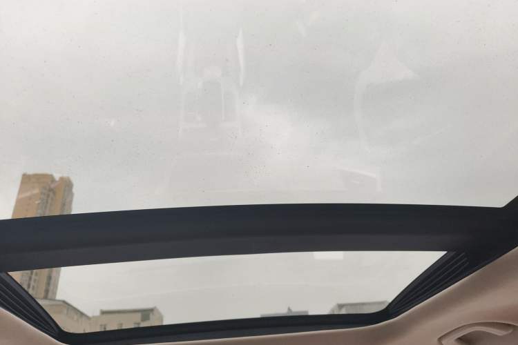 Used Geely Auto Emgrand X7 Sport 2018 1.8TD Automatic Two-Wheel Drive Zhiya Model Headliner