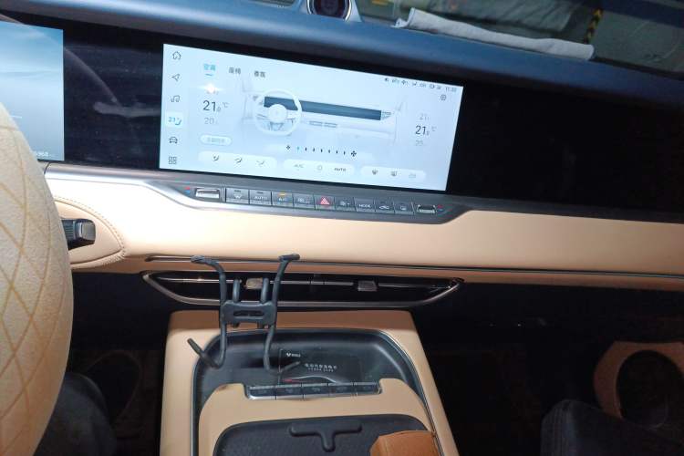 Used VOYAH FREE 2024 Ultra-Long Range Intelligent Driving Version Audio And AC Panel