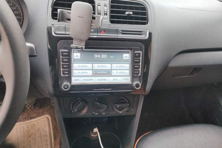 Used Volkswagen Polo 2014 1.4L Manual Fashion Edition
