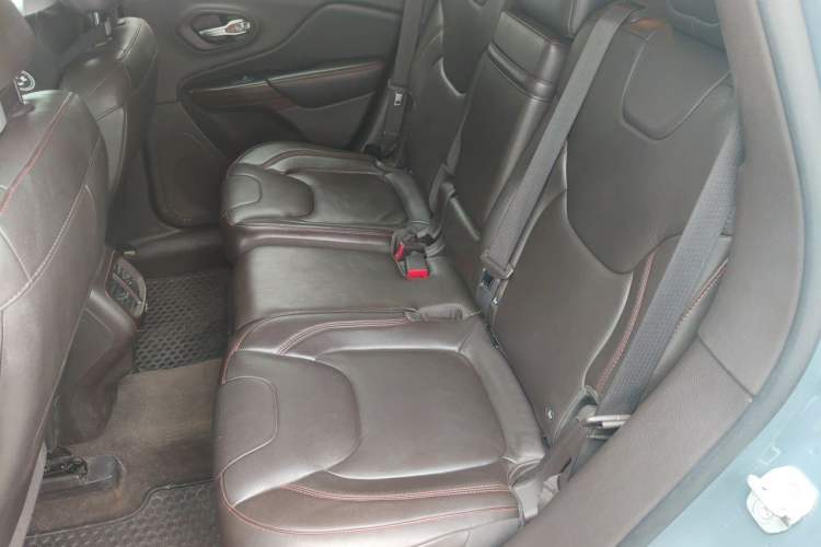 Used Jeep Cherokee 2014 3.2L High-Performance Version