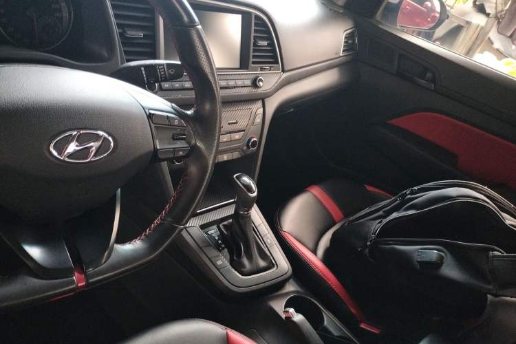 Used Hyundai Elantra (6th Generation / Lingdong) 2018 1.4T Dual-Clutch Xuan Dong · Dynamic Edition Gear Lever