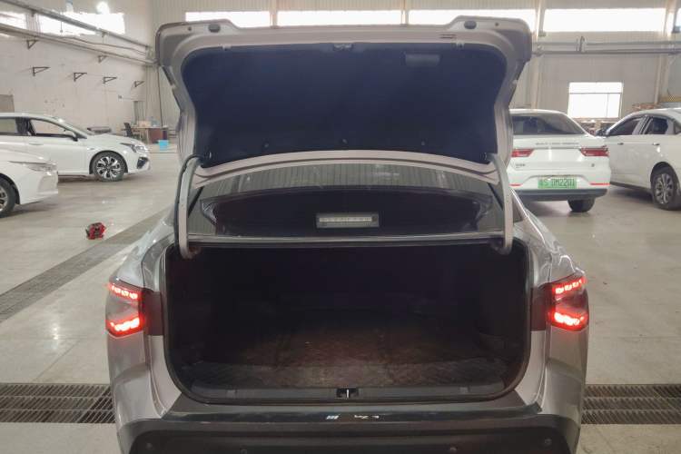 Used Toyota bZ3 2024 517 km Elite PRO Trunk