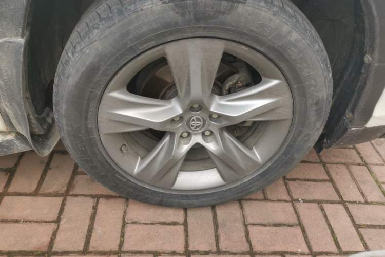 Used Toyota Highlander 2017 2.0T Four-Wheel Drive Luxury Edition 7 Seats Right Front Wheel Hub