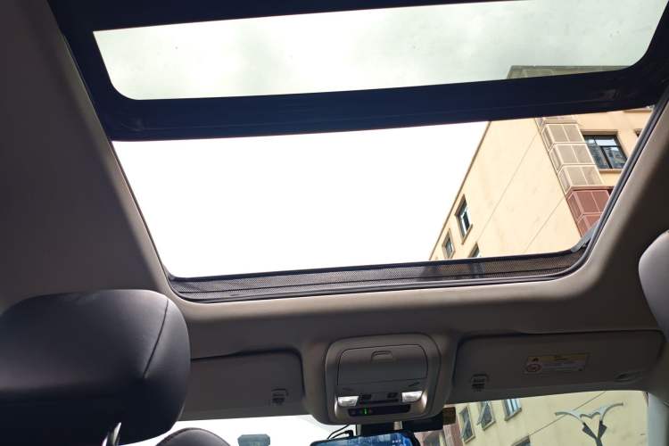 Used Buick Enclave 2020 28T Two-Wheel Drive Luxury Version Headliner