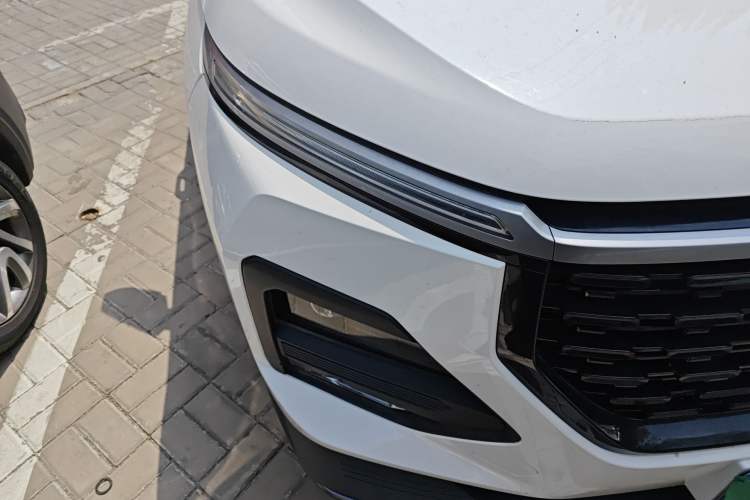 Used Baojun 530 2021 Global Car Anniversary Edition 1.5T Manual Luxury Model 5 Seats Right Front Headlight