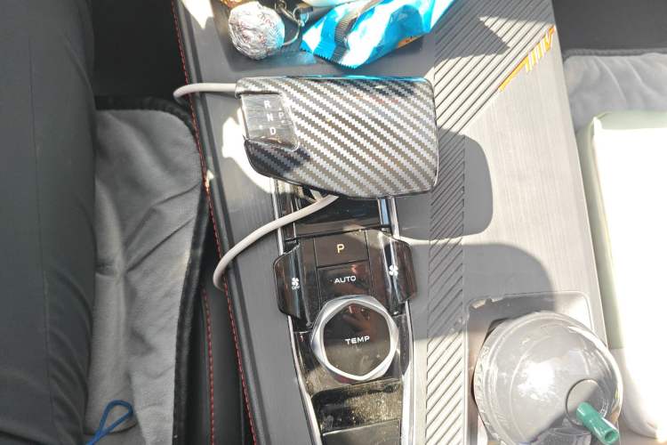 Used CHANGAN OSHAN Z6 2022 Blue Whale 1.5T DCT Smart Edition Gear Lever