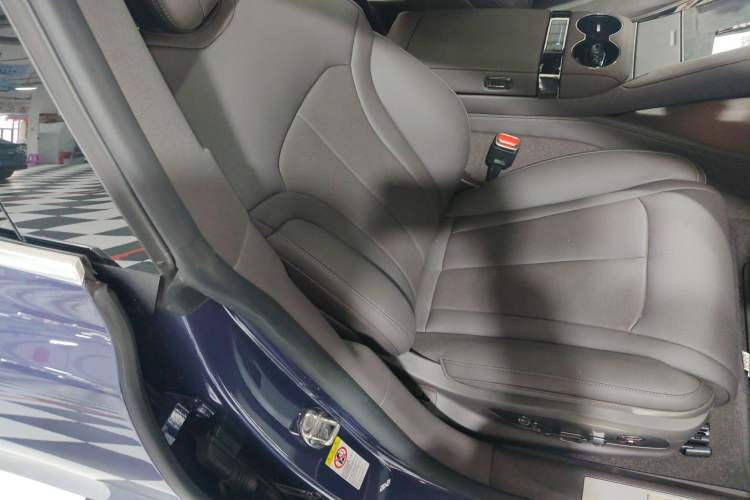 Used Denza Z9 2024 1100 km All-Wheel-Drive Ultra Version
