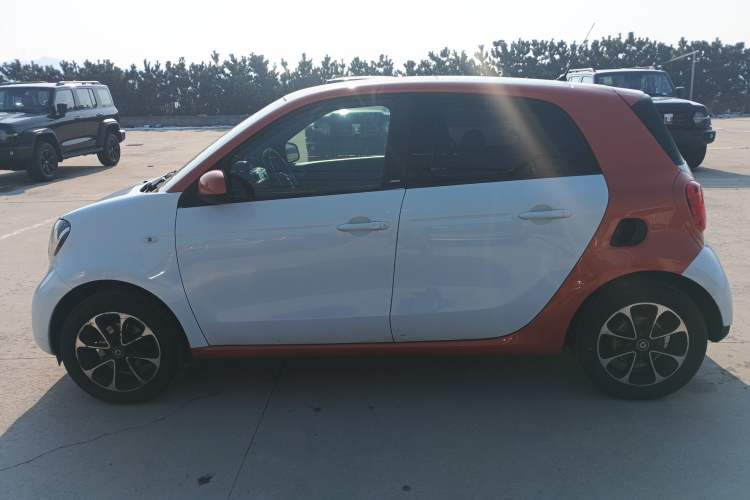 Used smart forfour 2016 1.0L 52 kW Passion Edition
