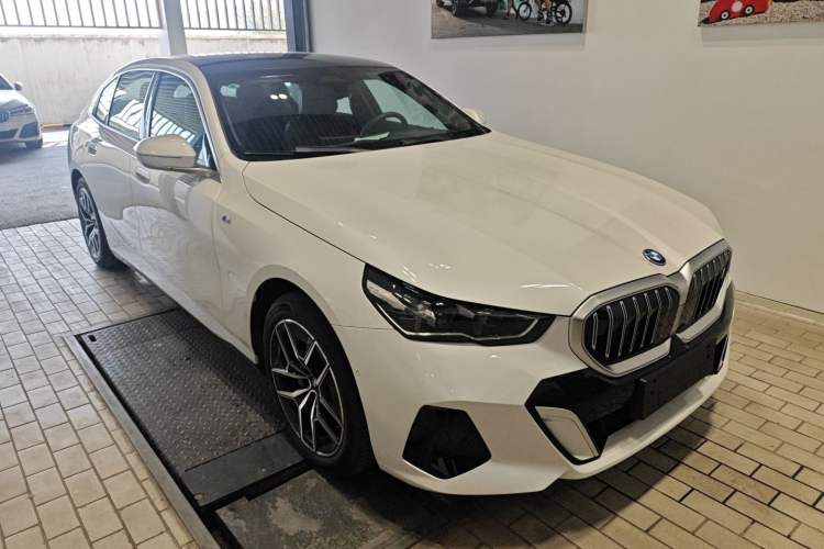 Used BMW i5 2024 eDrive 35L M Sport Package Exterior 1