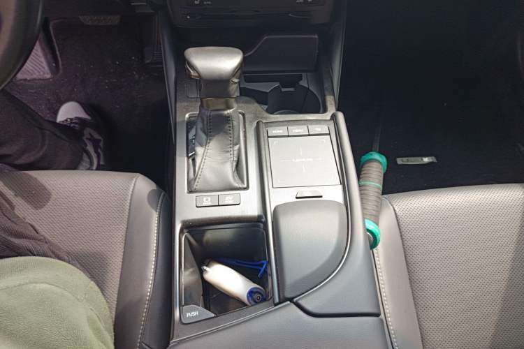 Used Lexus ES 2021 300h Excellence Edition Gear Lever