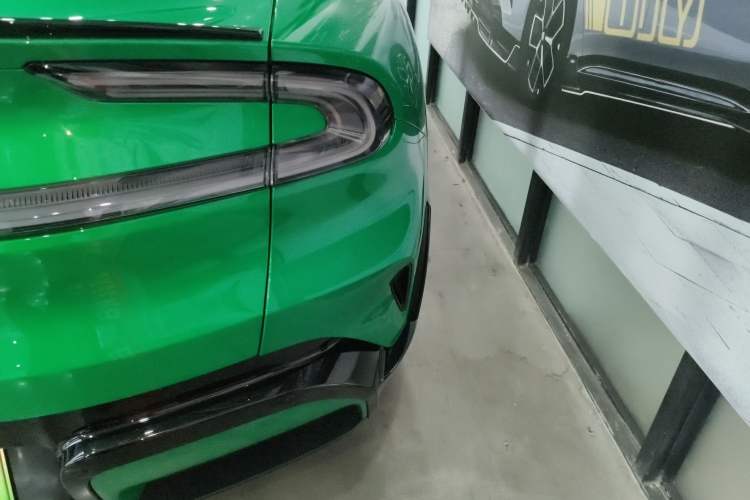 Used Xiaomi Auto YU7 2025 Ultra-Long Range High-Performance All-Wheel-Drive Max Edition Right Rear Taillight