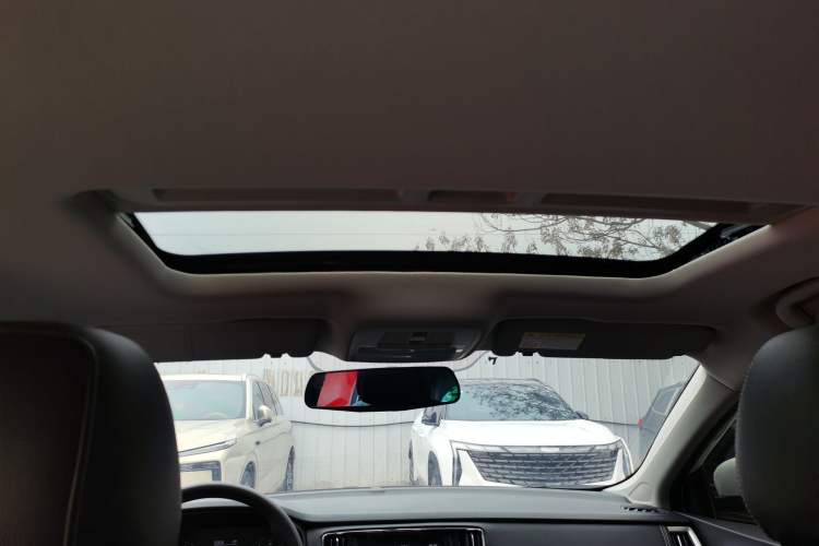 Used Roewe i6 2020 PLUS 1.6L CVT 4G Connected Glory Flagship Edition Headliner