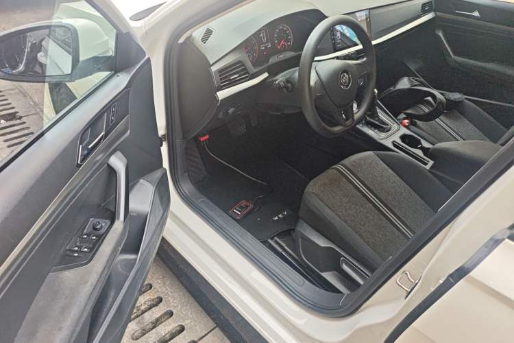 Used Volkswagen Lavida 2018 1.5L Automatic Fashion Edition China V Standard Driver Seat