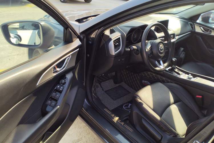 Used Mazda Mazda 3 Axela 2019 Cloud-Controlled Sedan 1.5L Automatic Luxury Model China VI Standard